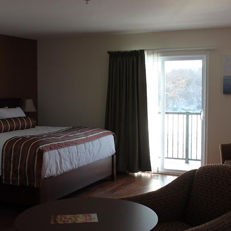 Lanes Riverhouse Inn & Cottages Montague Номер фото
