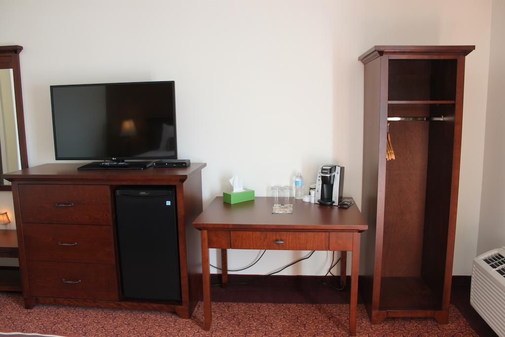 Lanes Riverhouse Inn & Cottages Montague Номер фото