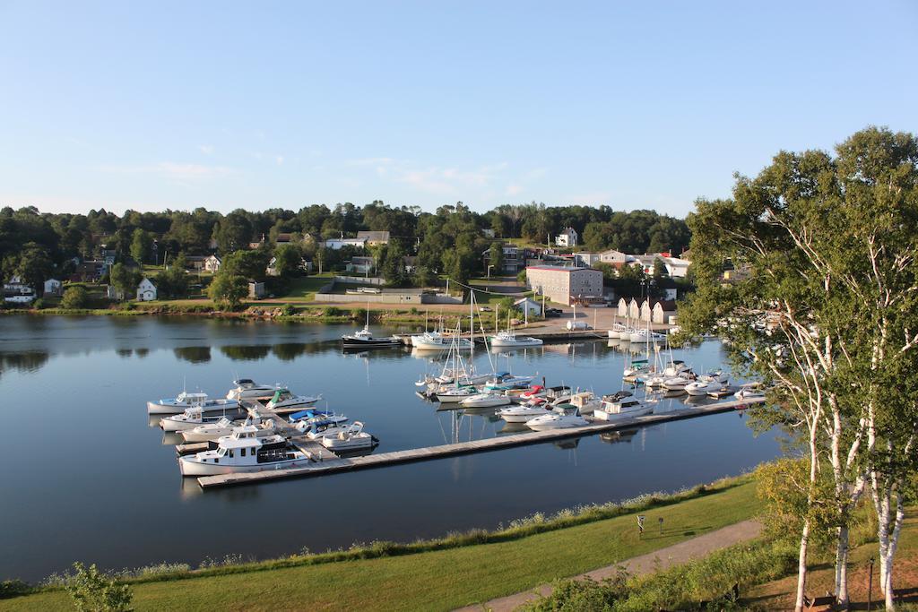 Lanes Riverhouse Inn & Cottages Montague Экстерьер фото