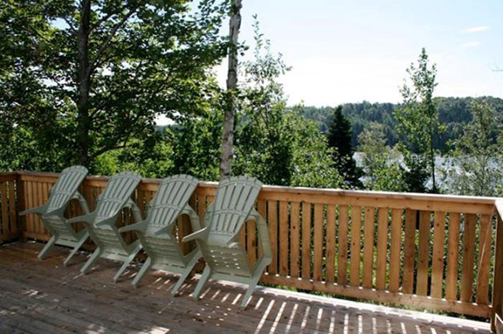 Lanes Riverhouse Inn & Cottages Montague Номер фото