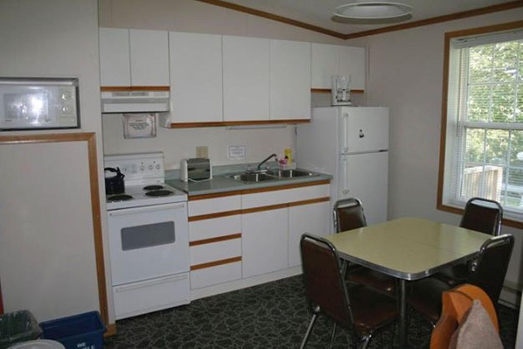 Lanes Riverhouse Inn & Cottages Montague Номер фото