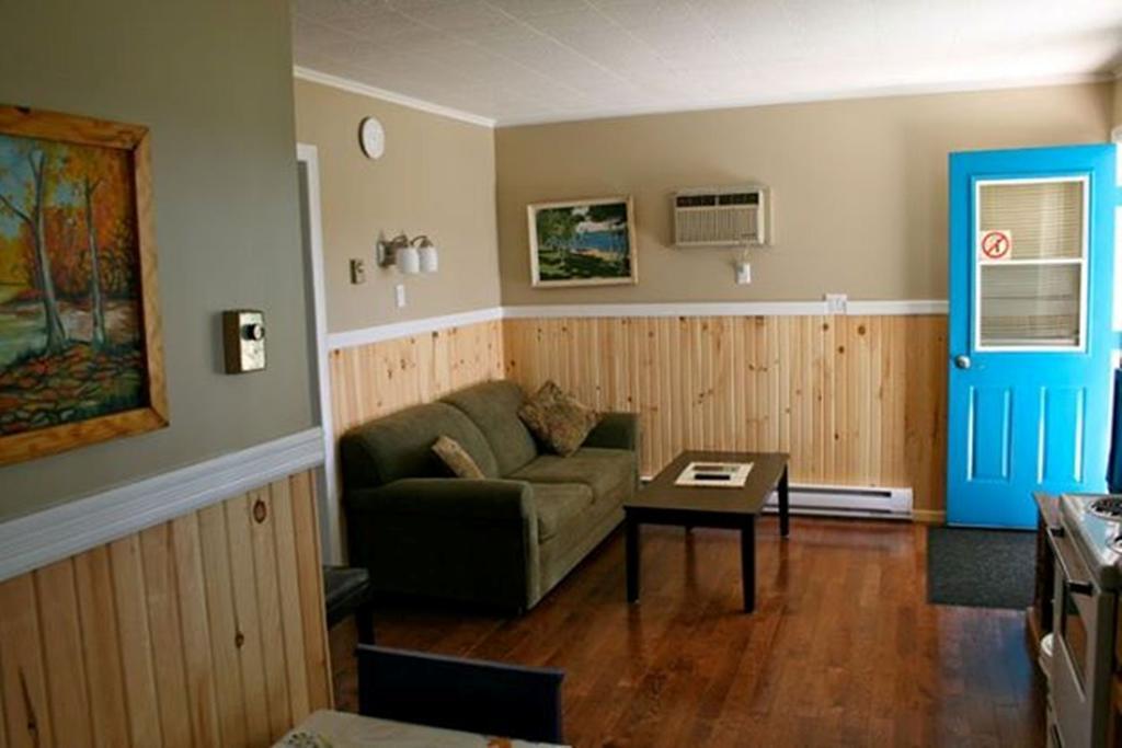 Lanes Riverhouse Inn & Cottages Montague Экстерьер фото