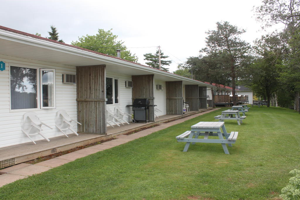 Lanes Riverhouse Inn & Cottages Montague Номер фото